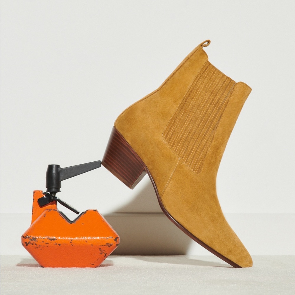 Amelya Suede Leather Pointed Toe Boots EU 38 in Khaki